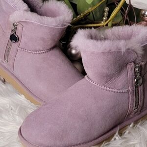 Ugg Women's Bailey Zip Mini Boots Size6 new